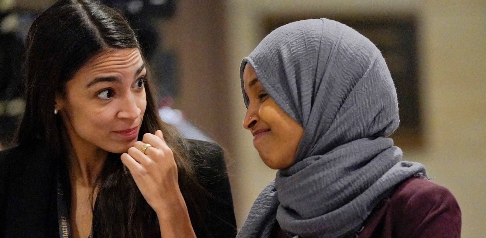 אילהאן עומאר (ימין) ואלכסנדריה אוקסיו קורטז מהאגף הדמוקרטי הפרוגרסיבי / צילום: Associated Press, Pablo Martinez Monsivais