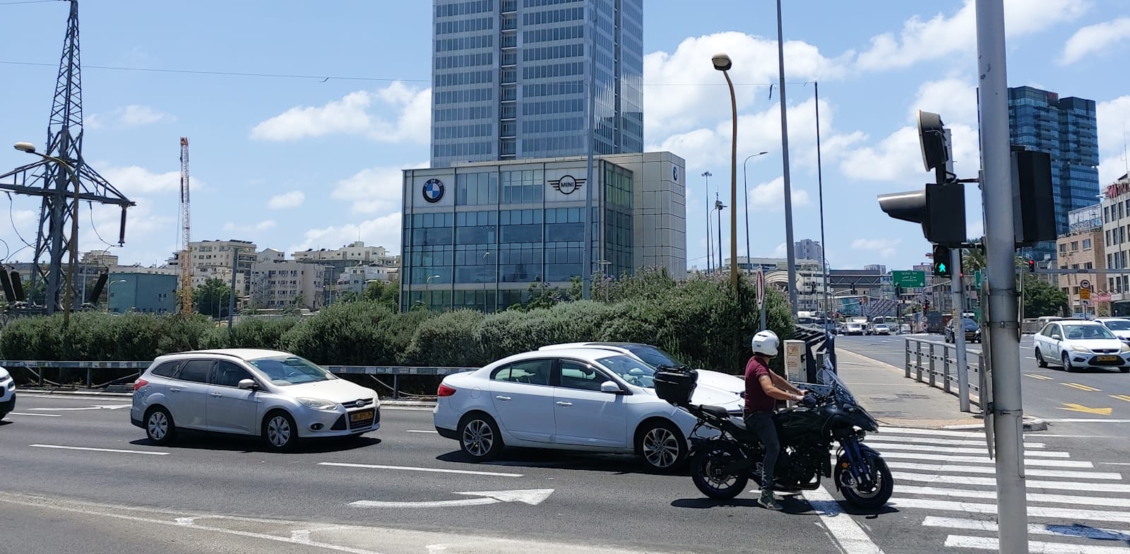 בנין ויתניה ברחוב לה גארדיה פינת החרש תל אביב / צילום: איל יצהר