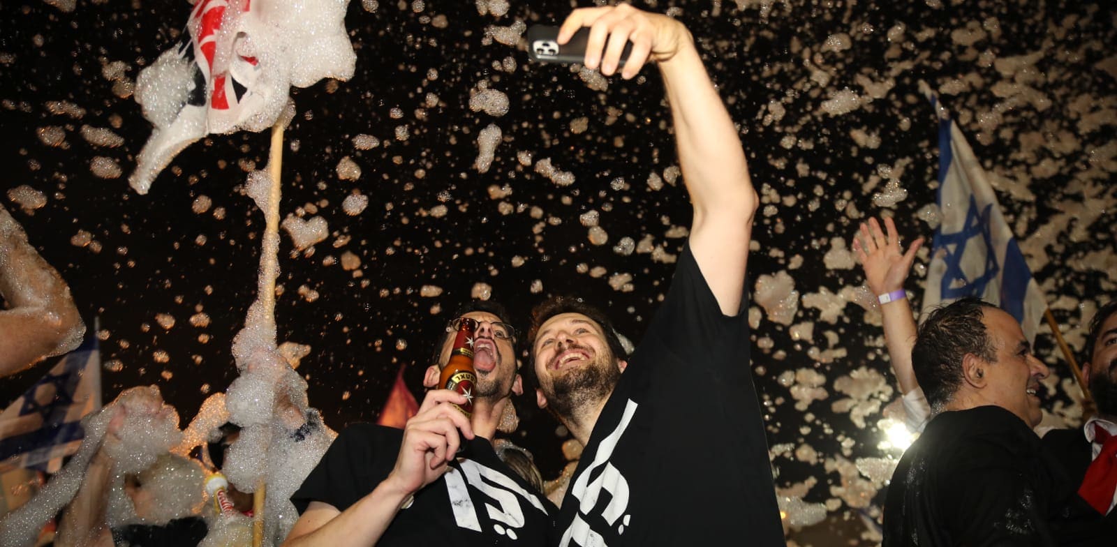 חוגגים את השבעת הממשלה בכיכר רבין בתל אביב / צילום: כדיה לוי