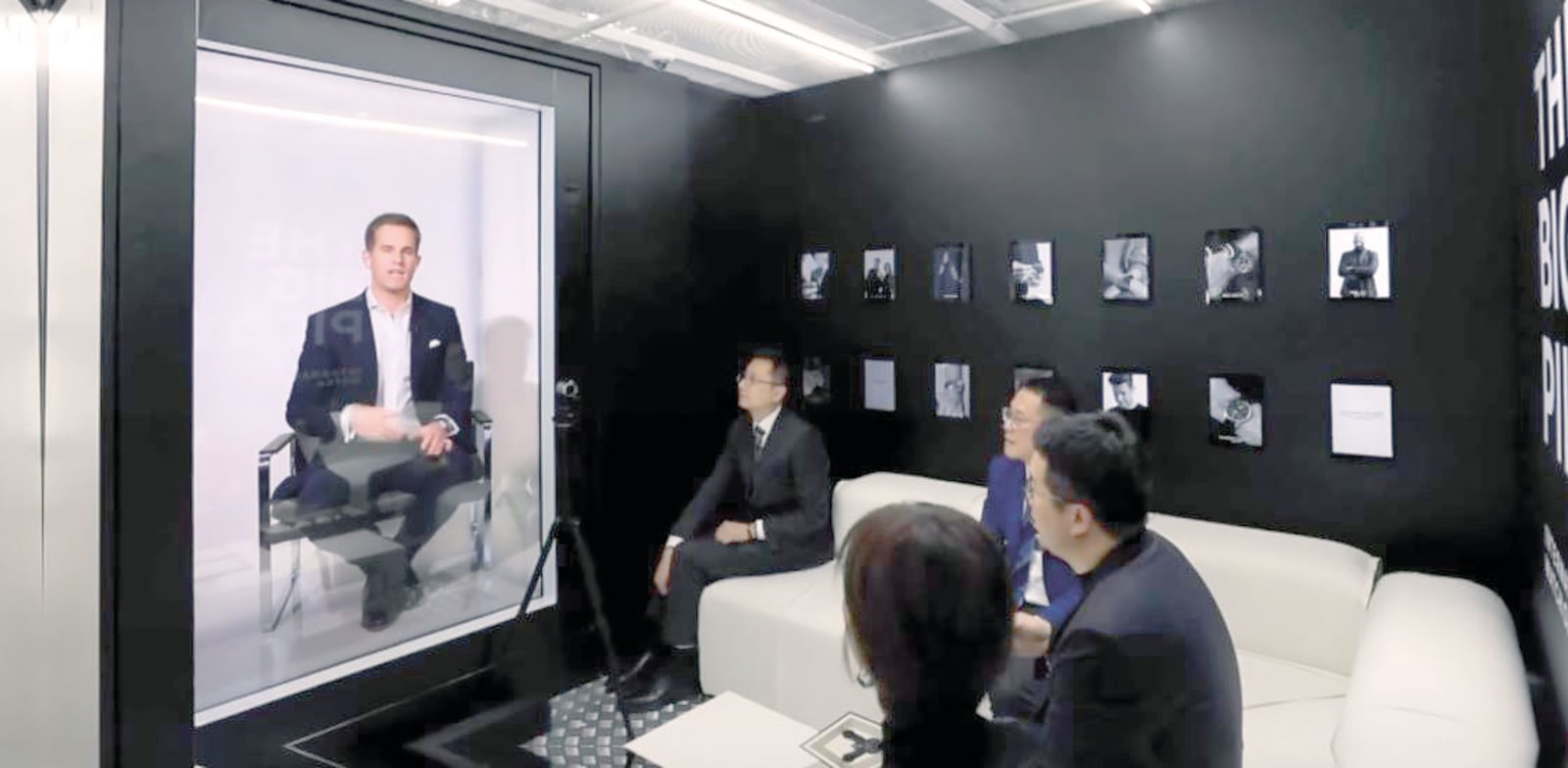 כריסטוף גריינגר־הר, מנכ”ל חברת השעונים WSI, מופיע כהולוגרמה / צילום: צילום מסך מתוך סרטון וידאו של Portl