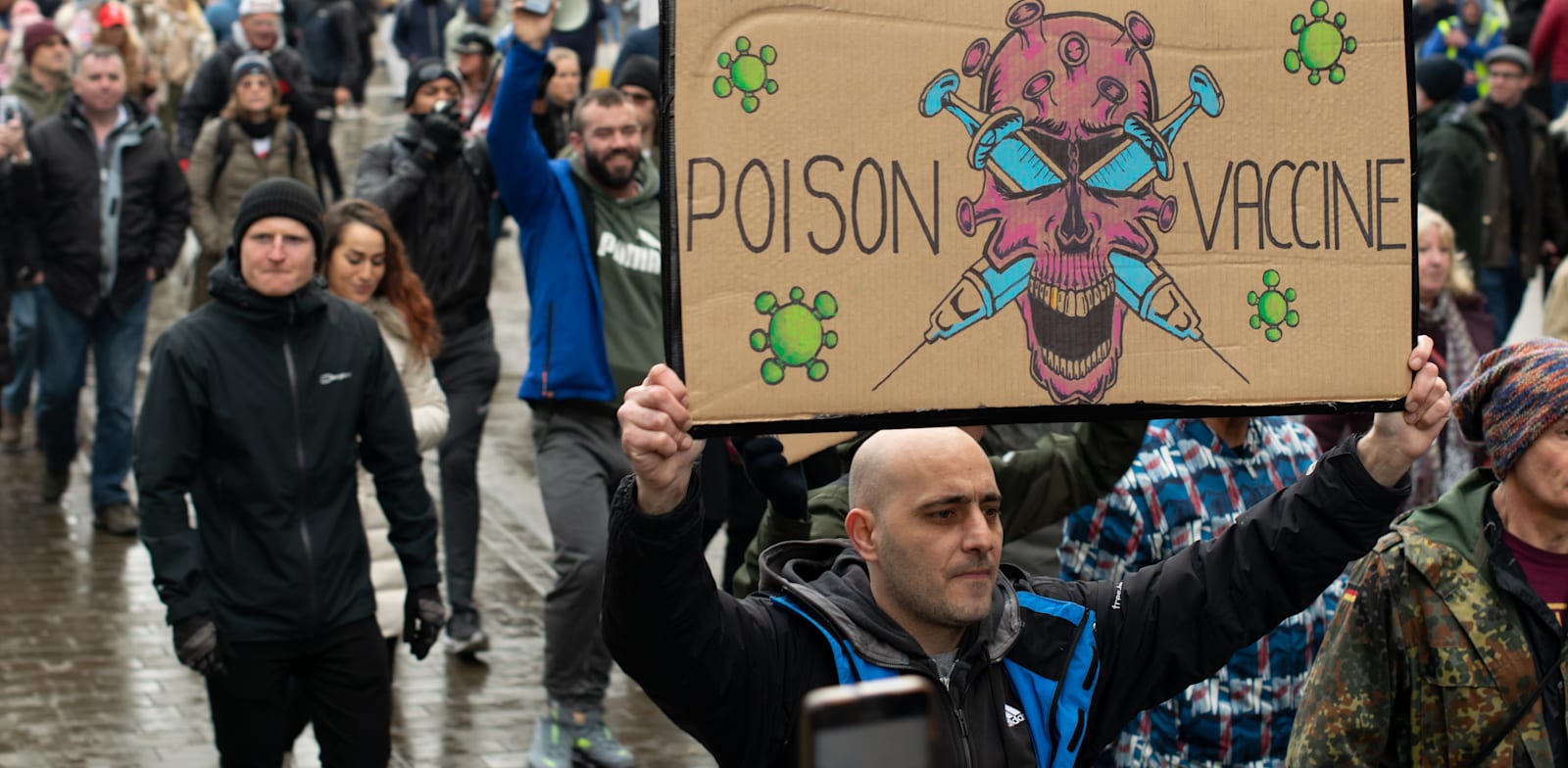 הפגנה נגד חיסונים בגני פיקדילי, מנצ'סטר / צילום: Shutterstock