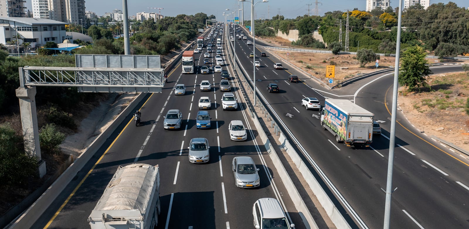 עומס תנועה. התחבורה הציבורית שלנו לא רלוונטית לחלק גדול מהאוכלוסייה / צילום: אייל פישר