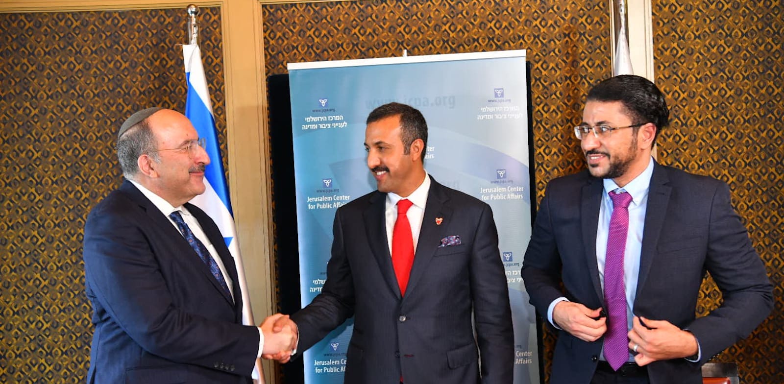 אל ח'ליפה (במרכז) במעמד חתימת השת''פ עם המרכז הירושלמי / צילום: שלומי אמסלם