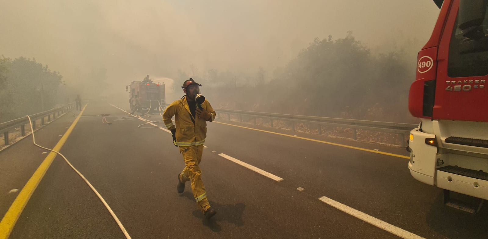 כוחות כבאות נלחמים בשריפה בהרי ירושלים / צילום: כבאות והצלה לישראל