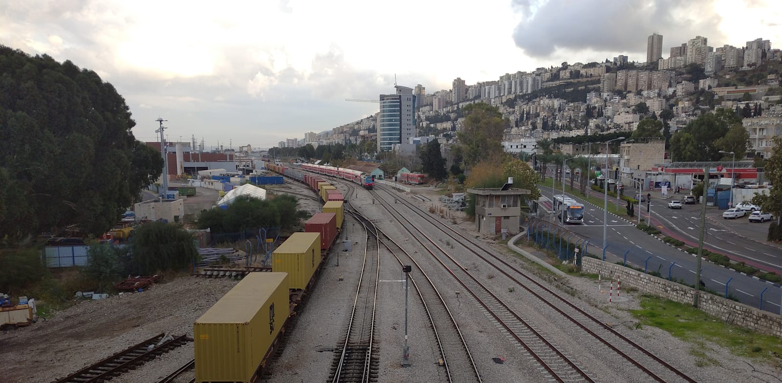 מסילת הרכבת בחיפה / צילום: מאור