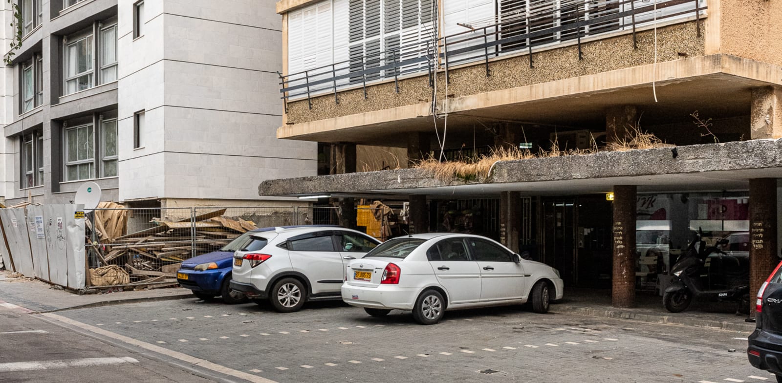 חניה מתחת לבניין / צילום: יוסי כהן