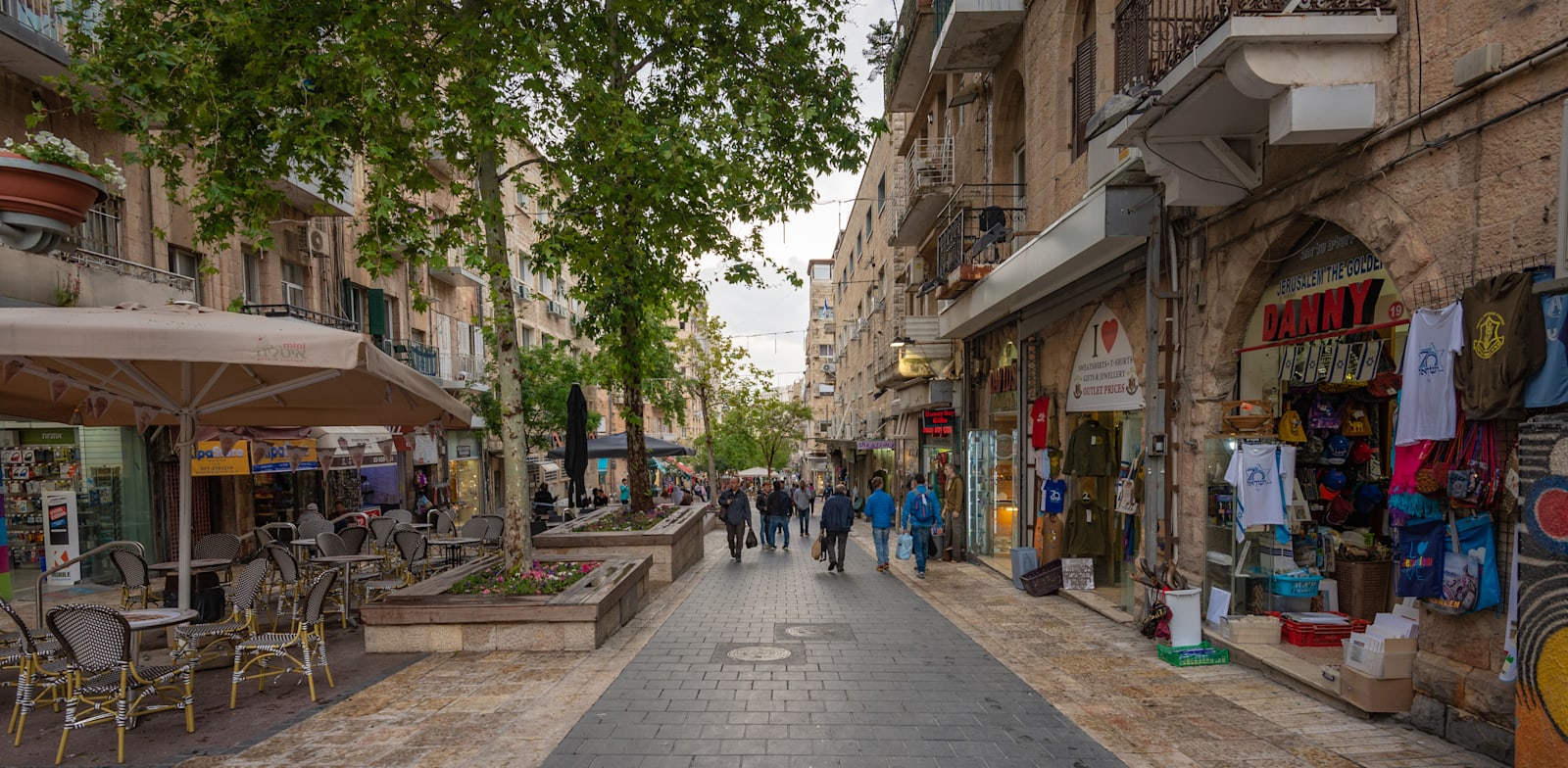 רחוב בן יהודה בירושלים. עד שנת 2025 יתווספו 20־30 אלף מ”ר של שטחי מסחר למרכז העיר / צילום: Shutterstock