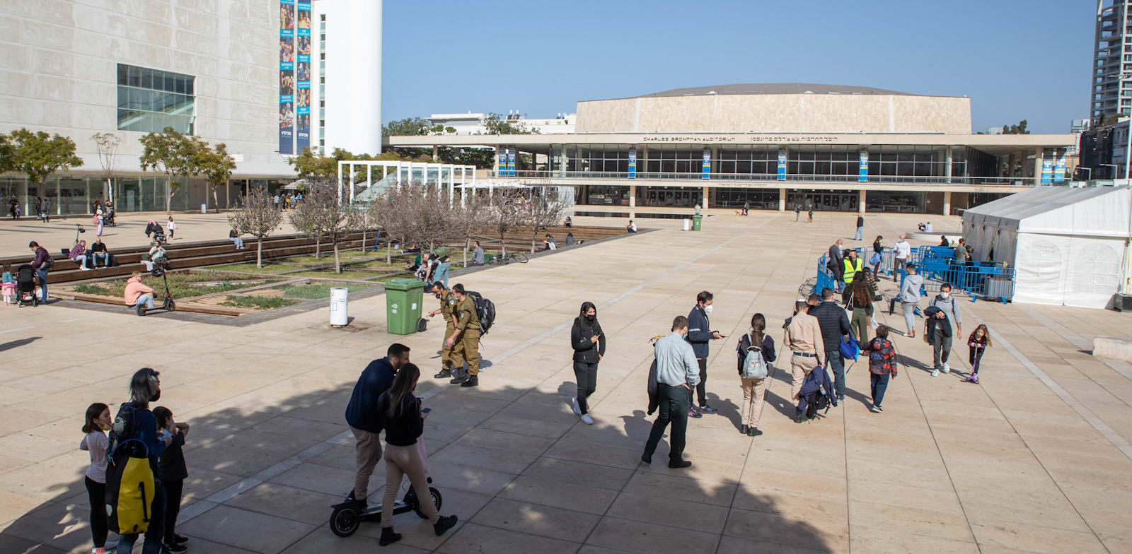 תור לבדיקות קורונה בתל אביב / צילום: כדיה לוי