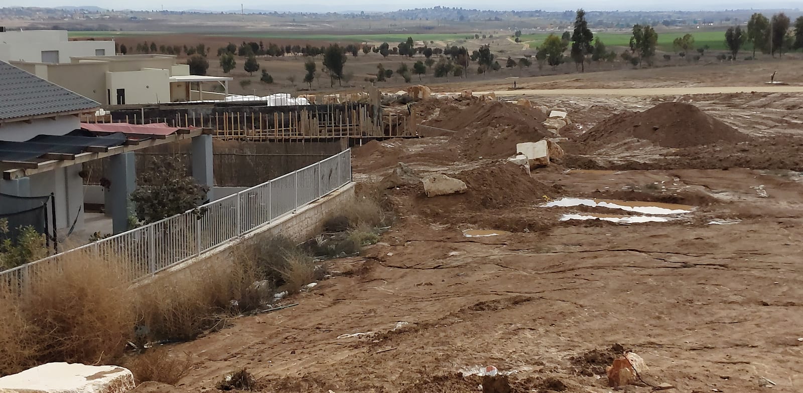 מתחם מגרשים למכירה בשכונת כרמית במיתר / צילום: איל יצהר