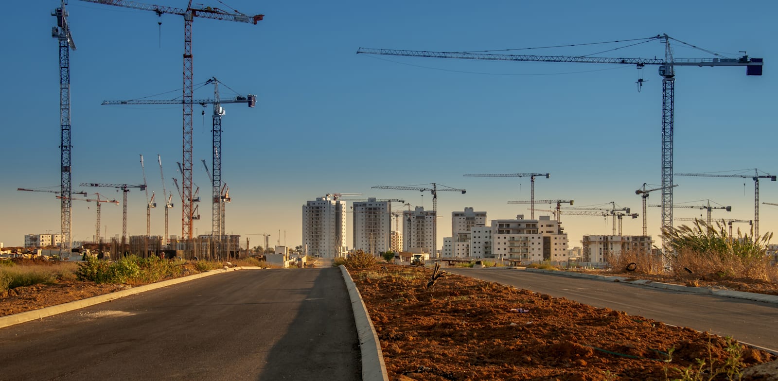 אשקלון. הפערים בין העלויות להכנסות במיזמי פינוי־בינוי בפריפריה מגיעים למאות מיליוני שקלים לפרויקט / צילום: Shutterstock