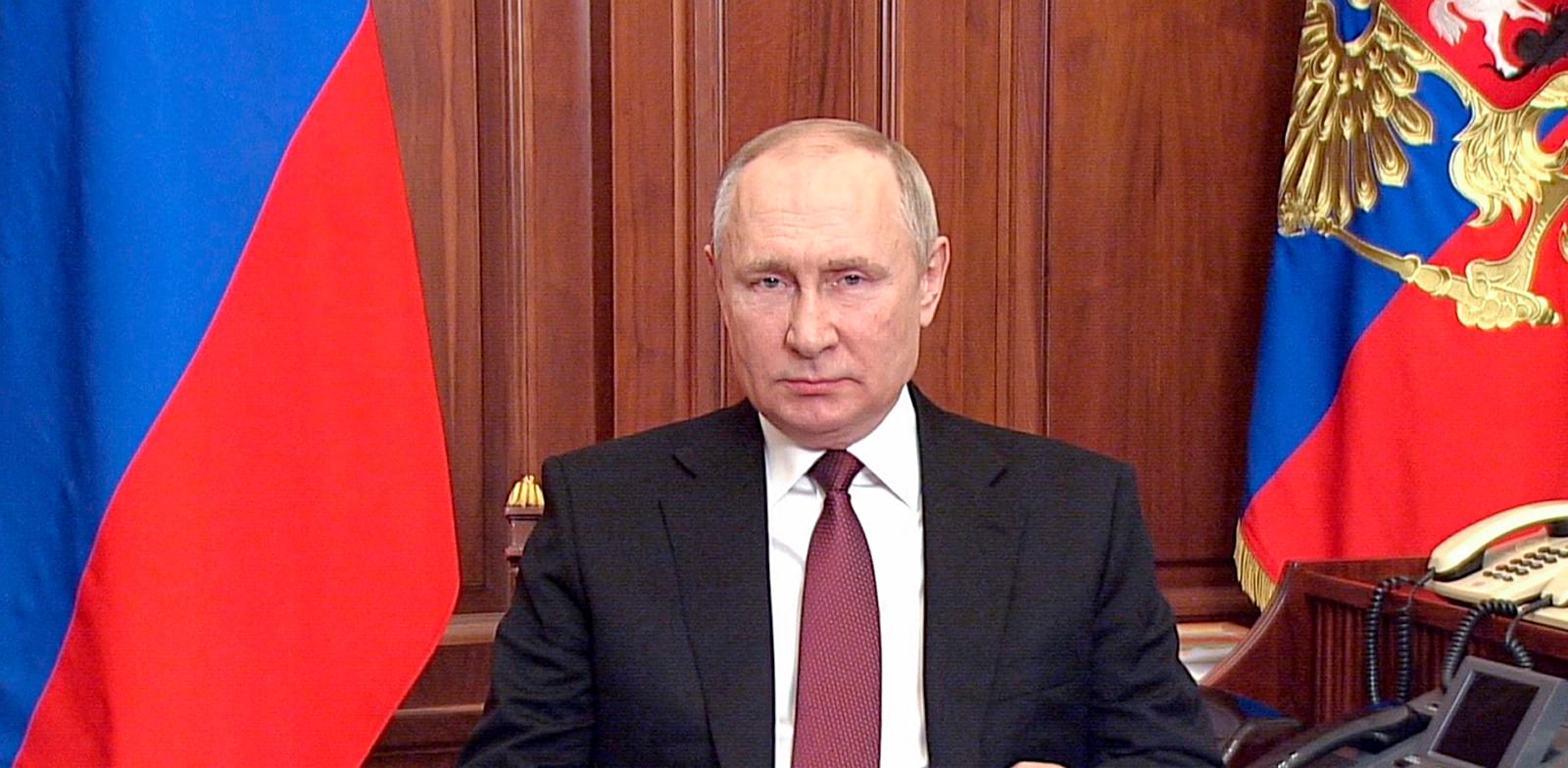 ולדימיר פוטין בהוראת התקיפה על אוקראינה / צילום: Associated Press, Russian Presidential Press Service