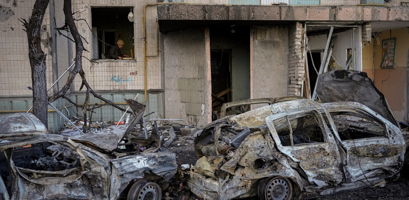 הריסות במריופול, אתמול / צילום: Associated Press, Vadim Ghirda