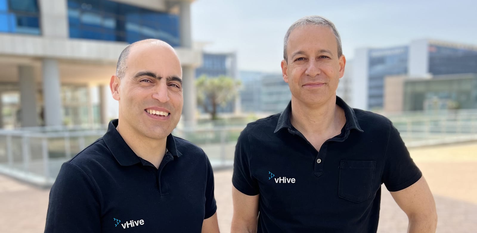 מייסדי vHive - מימין יריב גלר מנכ”ל, ותומר דניאל סמנכ''ל טכנולוגיה / צילום: סיון דניאל