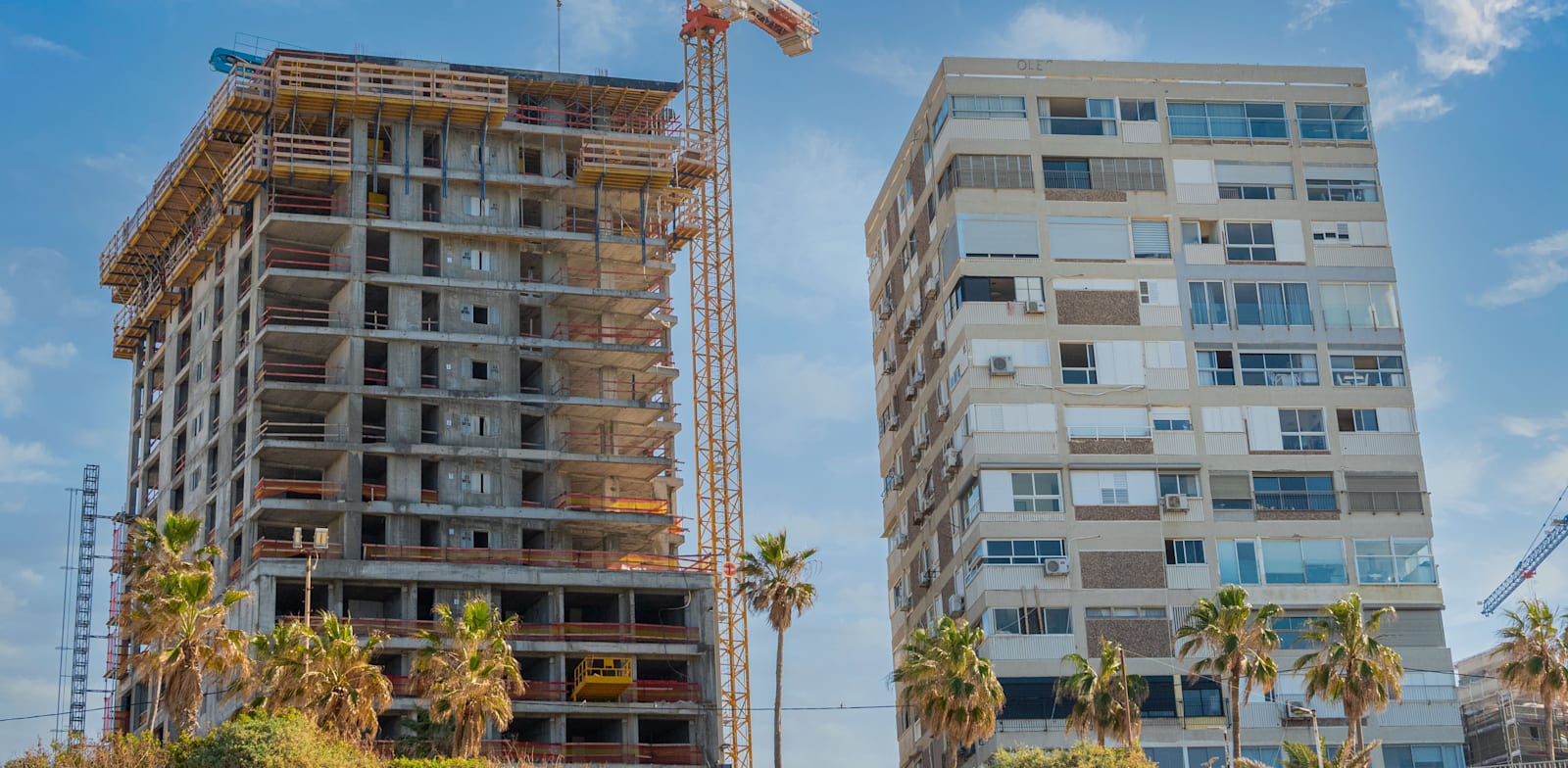 ישן וחדש בבת ים. ההשקעה בדירות חדשות עלתה / צילום: שאטרסטוק