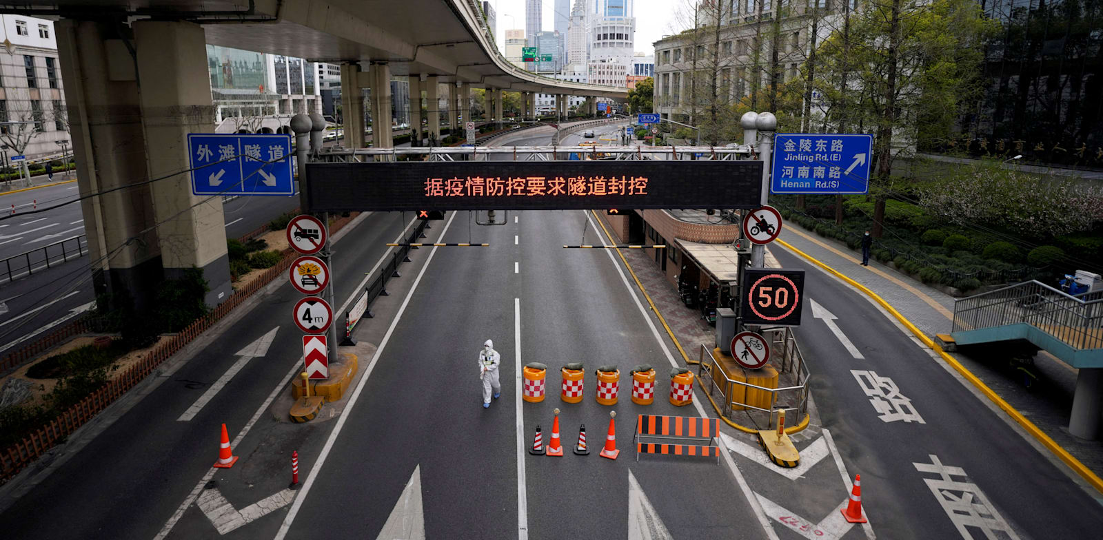 כביש ריק בשל הסגר בשנגחאי / צילום: Reuters, Aly Song