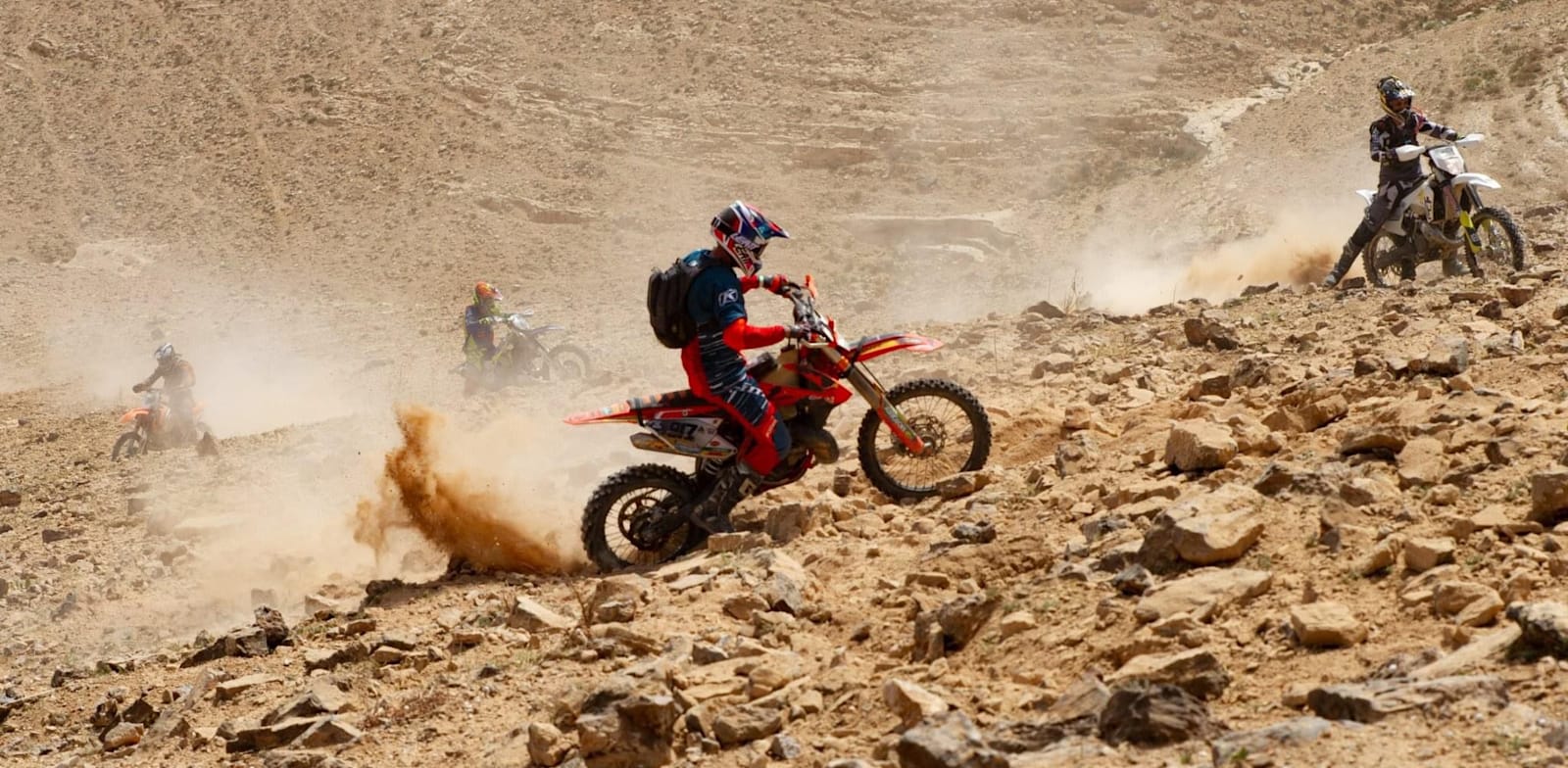 מרוץ ''מינוס 400''. בשטח נמצאו נזקים כבדים / צילום: מדבר קיימא