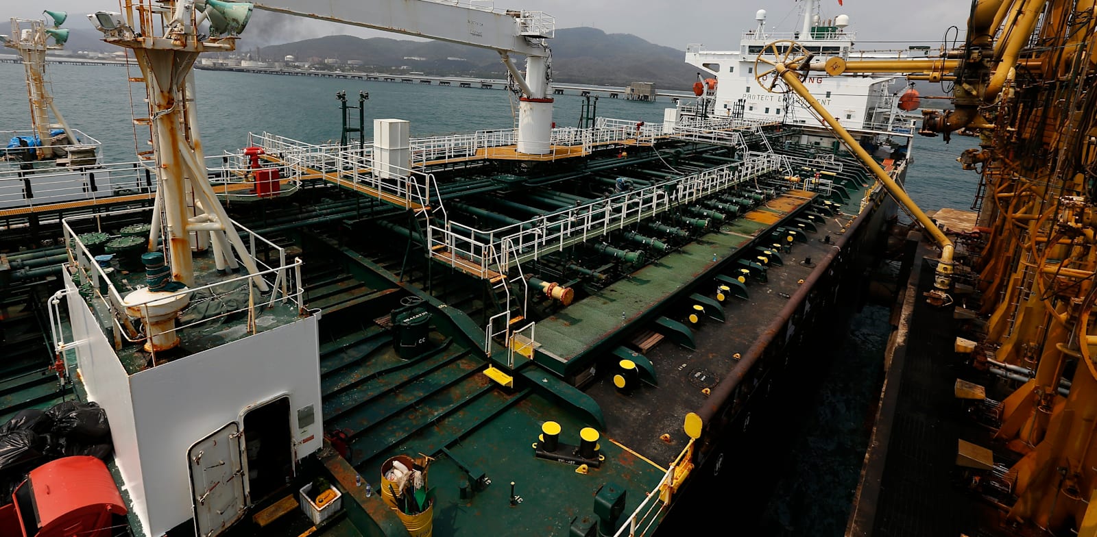 מכלית נפט איראנית. הסנקציות יוסרו? / צילום: Associated Press, Ernesto Vargas