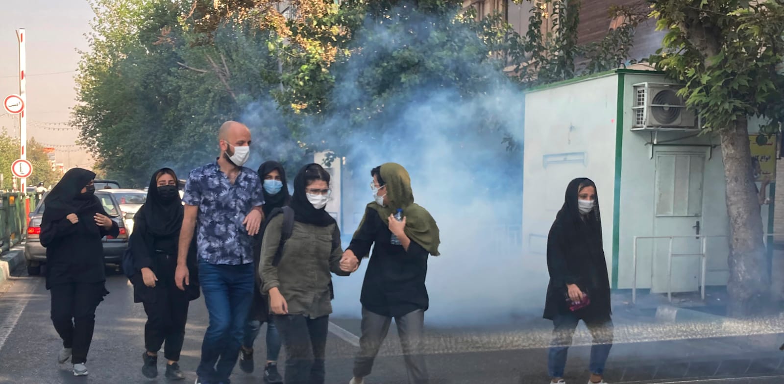נשים בטהרן בעת ההפגנות / צילום: Associated Press
