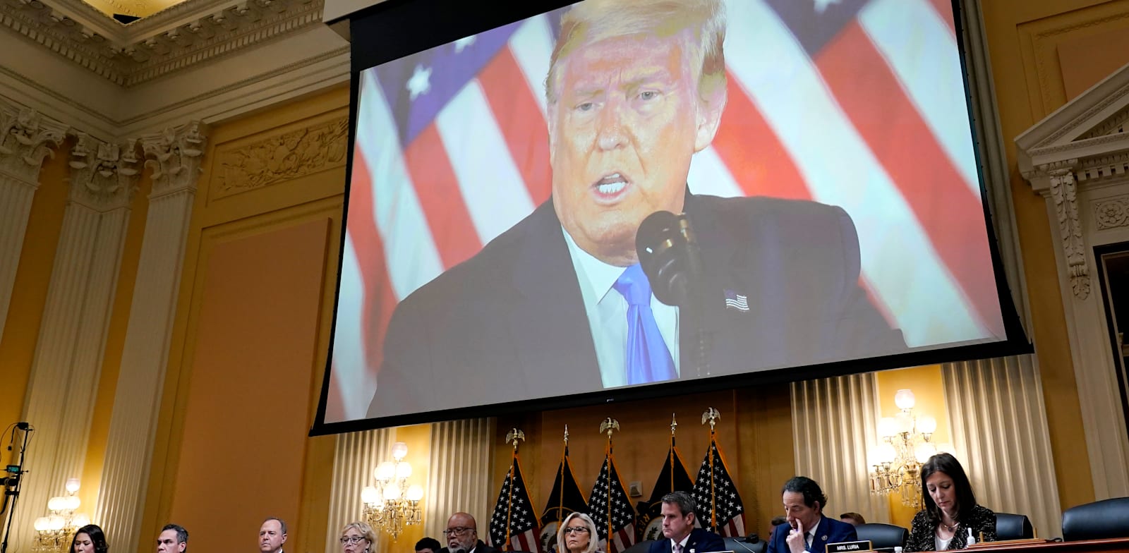 וידאו של נשיא ארה''ב לשעבר דונלד טראמפ בוועדה לחקירת אירועי הפריצה לקפיטול / צילום: Associated Press, J. Scott Applewhite