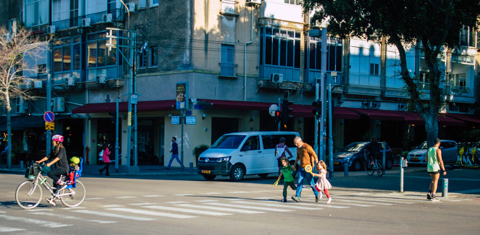 הולכי הרגל מהווים שליש מכלל ההרוגים בתאונות דרכים / צילום: Shutterstock, Jose HERNANDEZ Camera 51