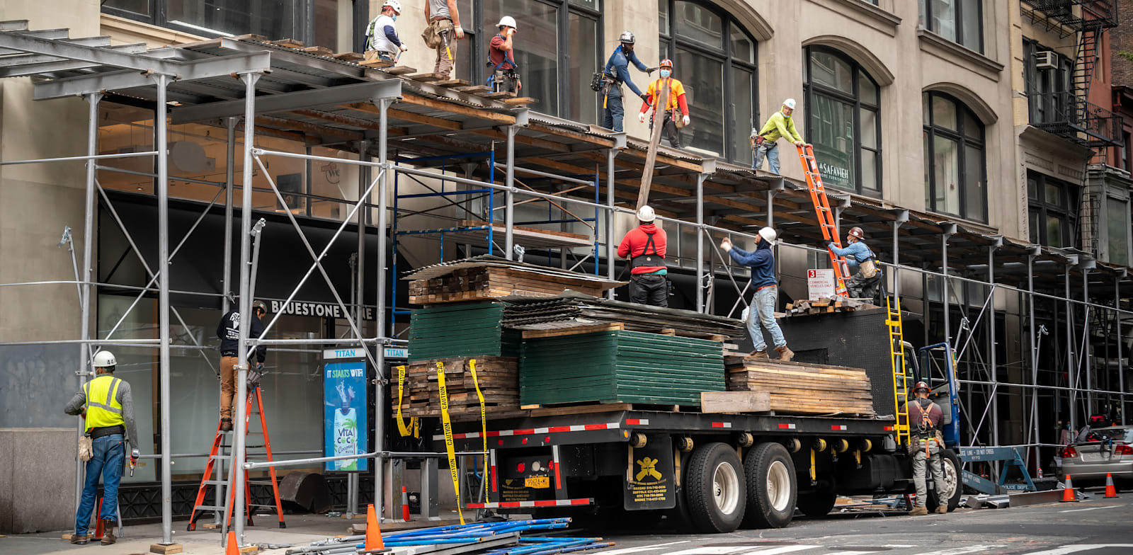 עבודות בנייה בניו יורק. נהלים ברורים להגנה על הולכי הרגל / צילום: Shutterstock