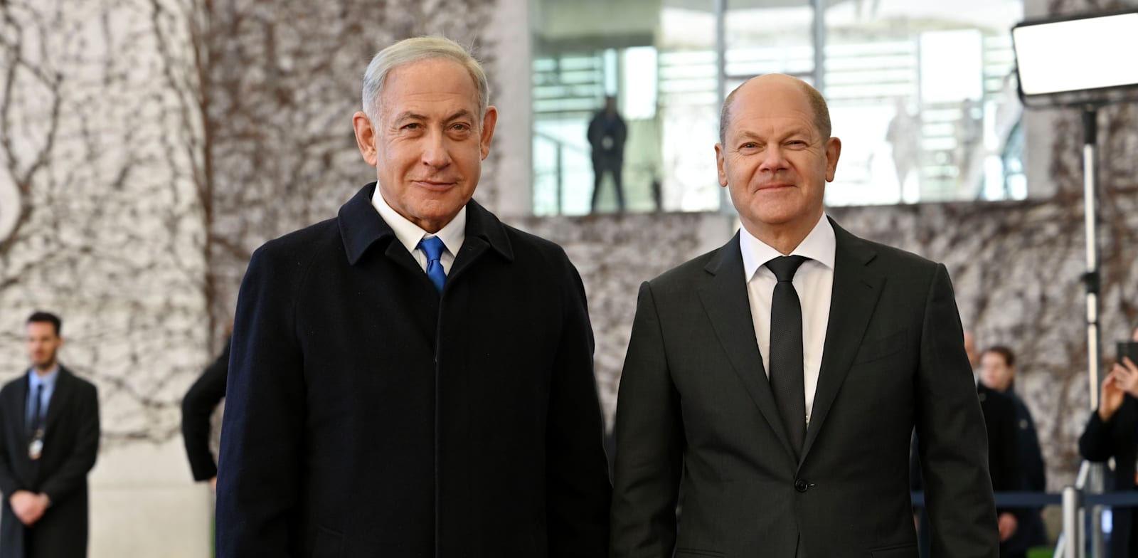 ראש הממשלה בנימין נתניהו עם קנצלר גרמניה אולף שולץ, בביקור בברלין / צילום: Associated Press, Steffi Loos