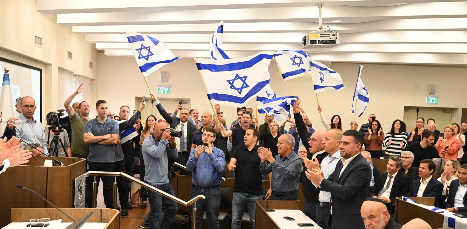 מתוך ההצהרה המיוחדת של יו''ר ההסתדרות ארנון בר-דוד בליווי בכירי המשק שקוראים להשבתה כללית / צילום: דוברות ההסתדרות