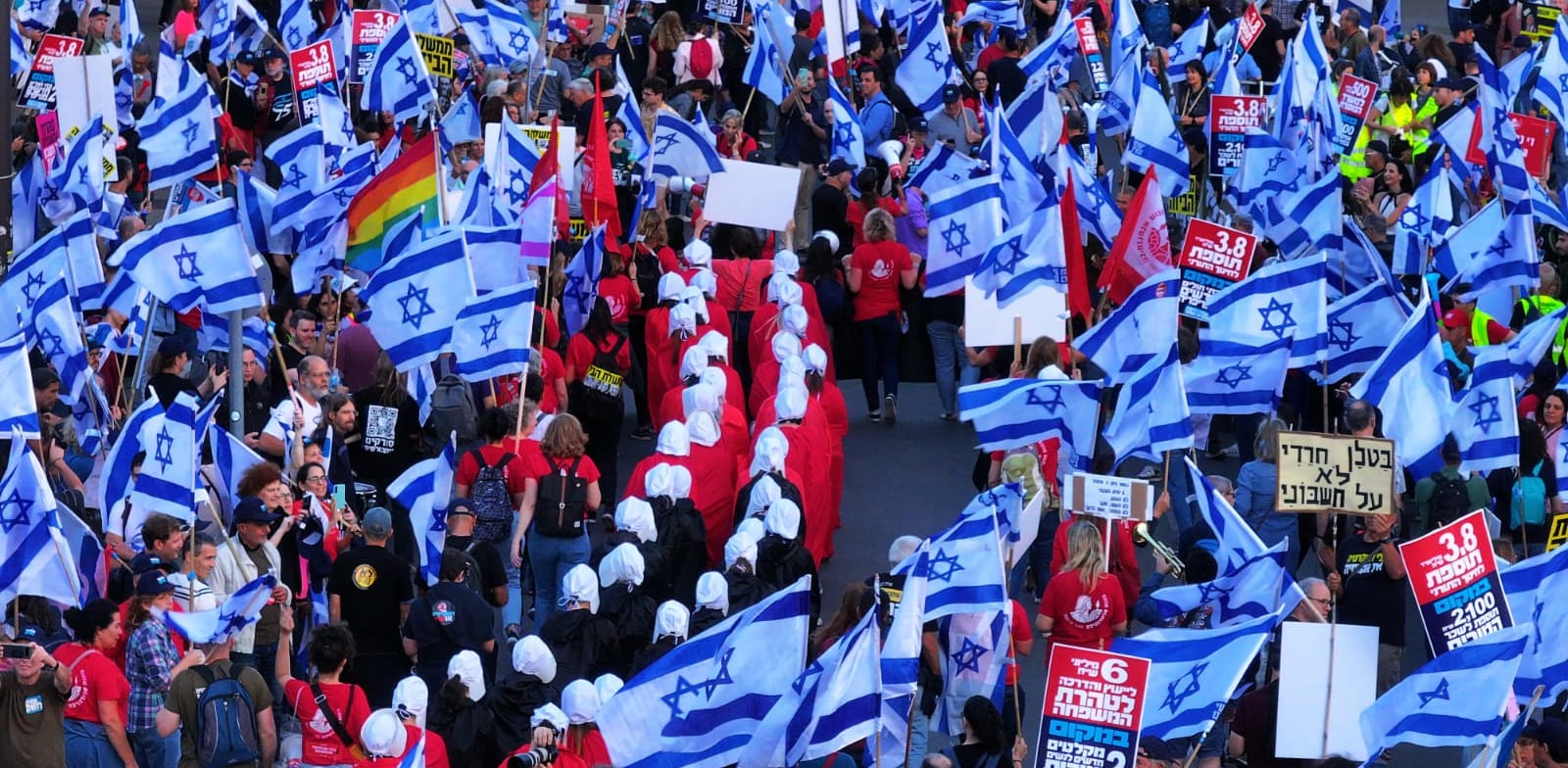 הפגנה מחוץ לכנסת נגד ההצבעה על תקציב המדינה / צילום: רועי קסטרו, באדיבות ''בונות אלטרנטיבה''