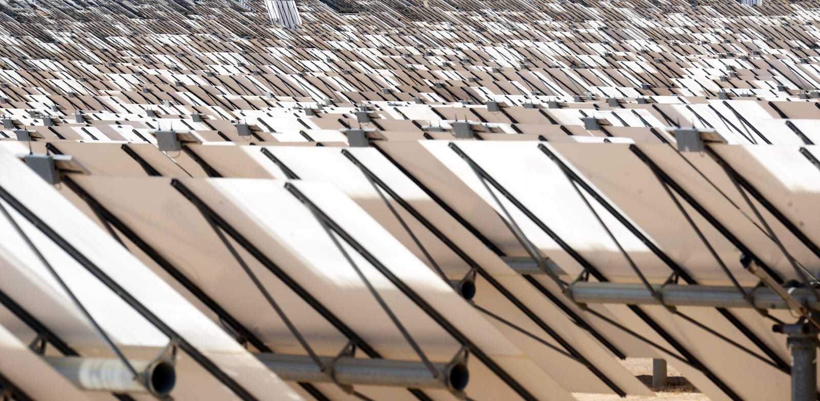 מתחם סולארי / צילום: איל יצהר מתחם סולארי / צילום: איל יצהר