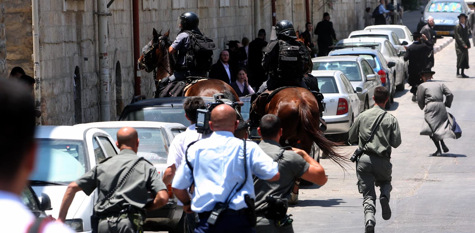 שוטרים בשכונת מאה שערים בירושלים / צילום: אוריה תדמור