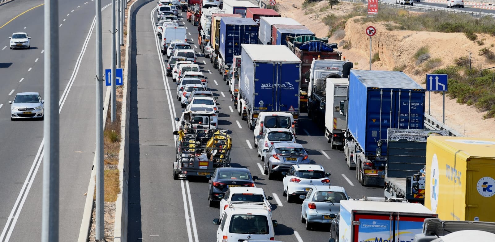 פקק. המשימה העליונה והחשובה ביותר היא לייצר אלטרנטיבות נוחות ומהירות לרכב הפרטי / צילום: רובי קסטרו - וואלה חדשות