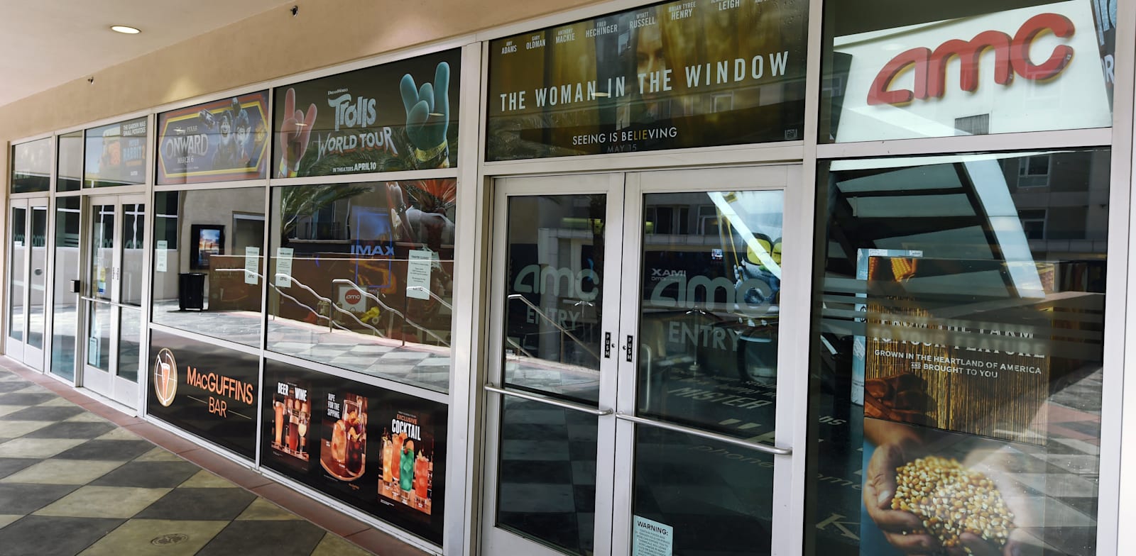 סניף של רשת בתי הקולנוע AMC בארה"ב שסגור בשל הקורונה / צילום: Associated Press, Chris Pizzello