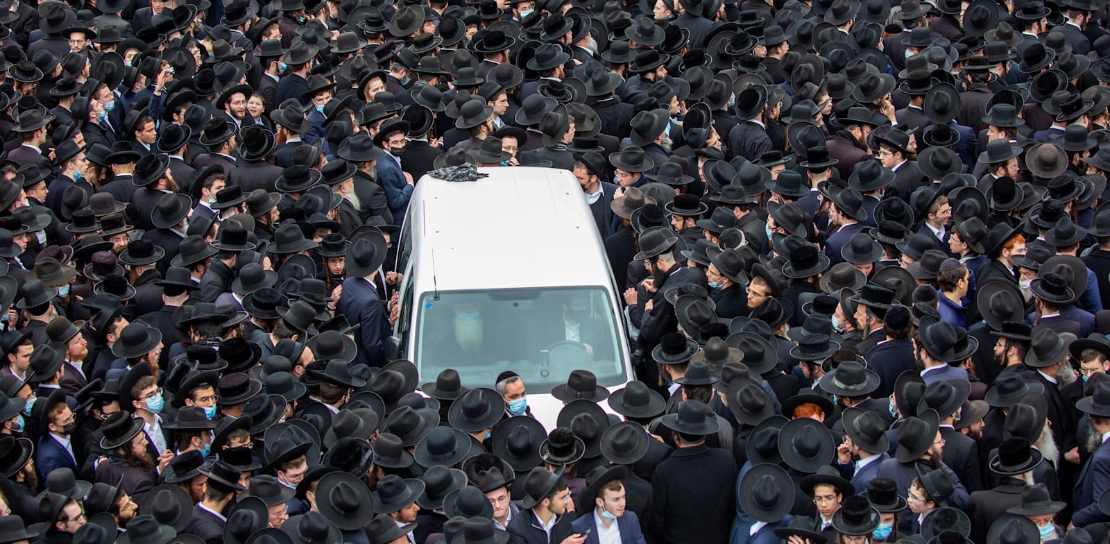 הלוויה המונית של הרבי סלובייצ'יק בירושלים בסוף החודש / צילום: Associated Press, Ariel Schalit