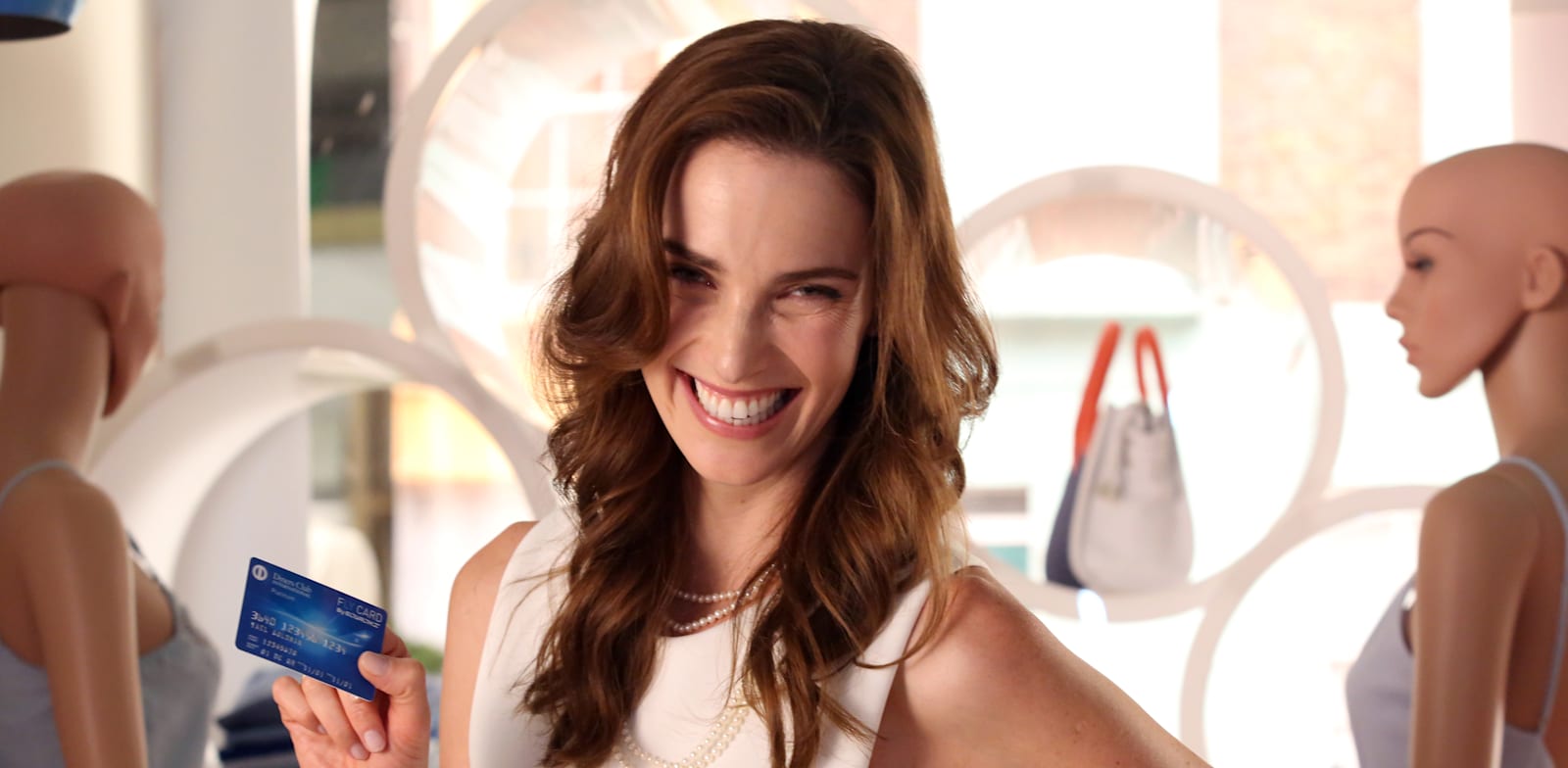 יעל גולדמן בפרסומת עבר לפליי קארד / צילום: יח''צ