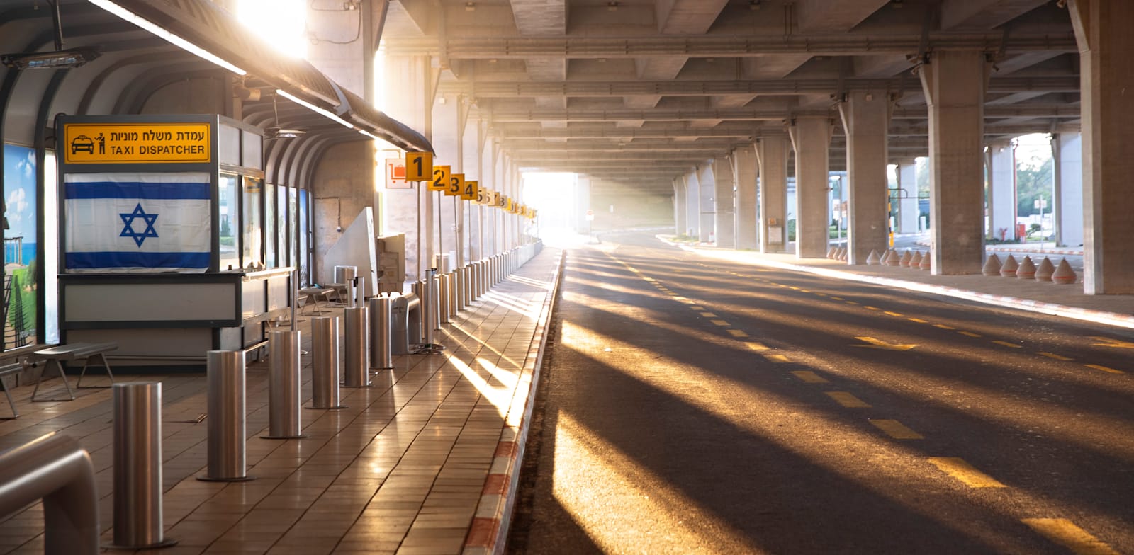 שדה התעופה ריק לאחר שנסגר הרמטית / צילום: Associated Press, Oded Balilty