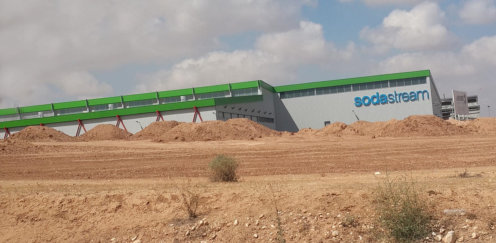 מפעל סודהסטרים / צילום: איל יצהר