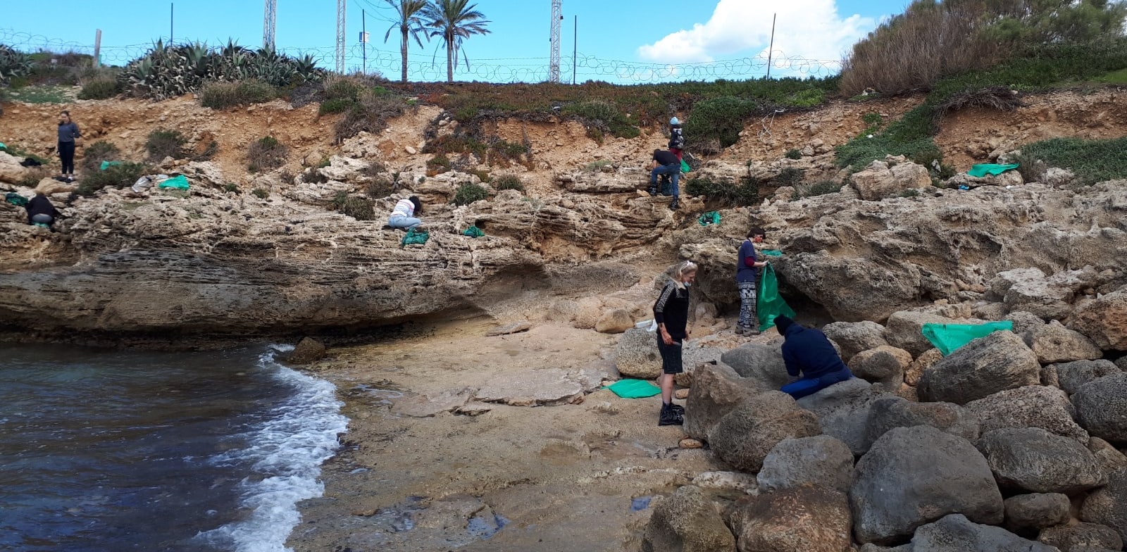 Volunteers cleaning beaches  credit: Sharon and Carmel Cities Association