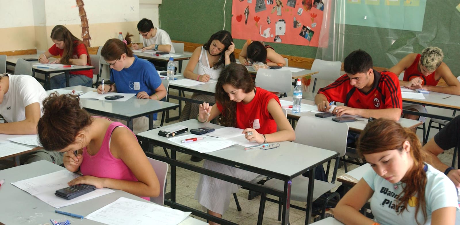 תלמידים נבחנים בבחינות בגרות / צילום: באובאו