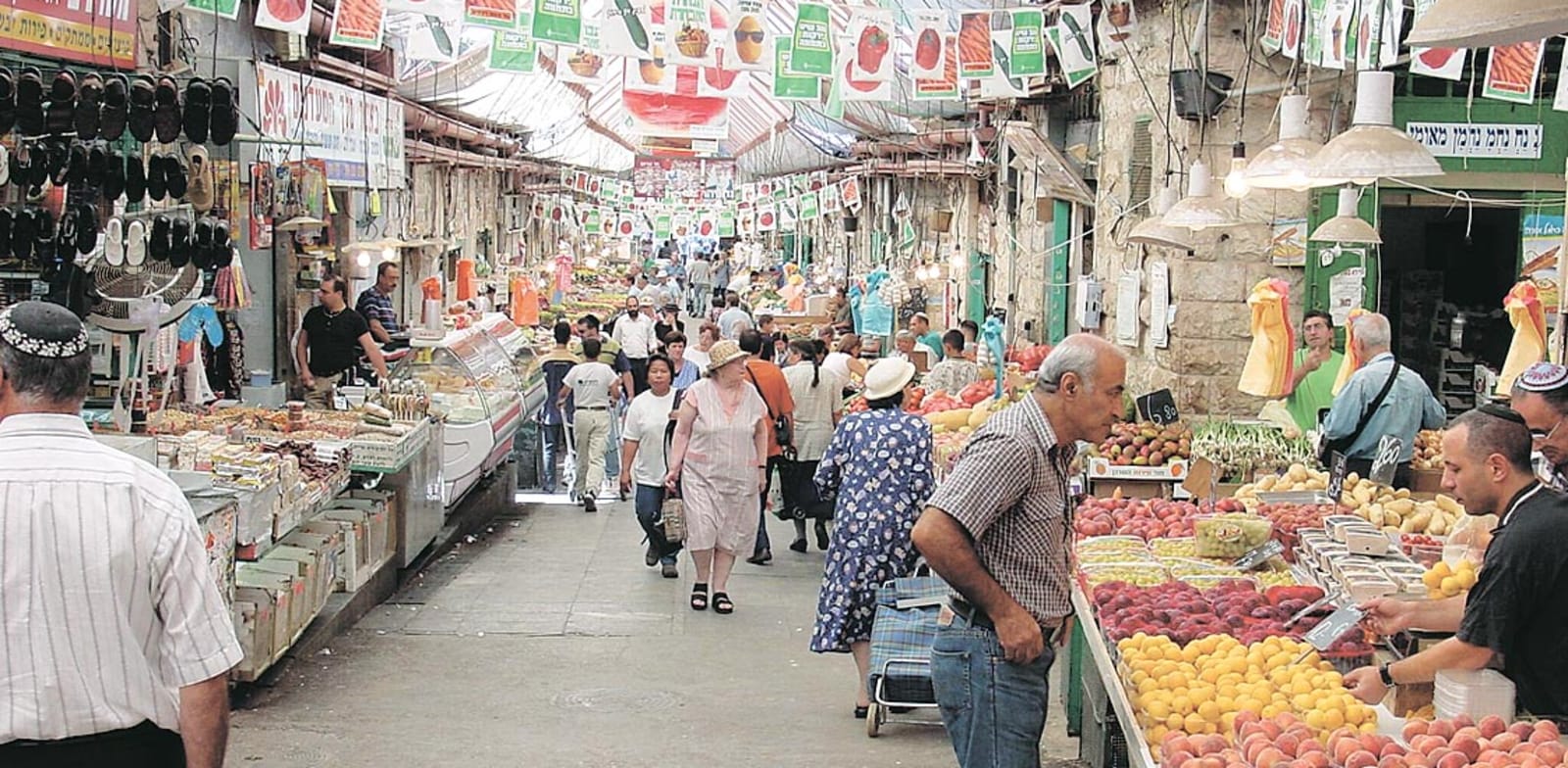 דוכני פירות וירקות בשוק מחנה יהודה / צילום: צ'מנסקי-בן-שחר יועצים