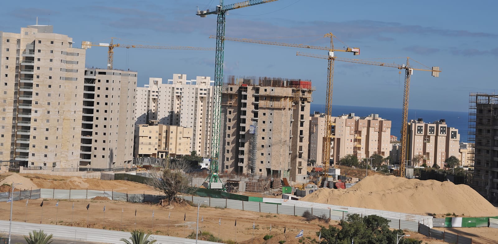 Construction in Ashkelon Photo: Tamar Matsafi