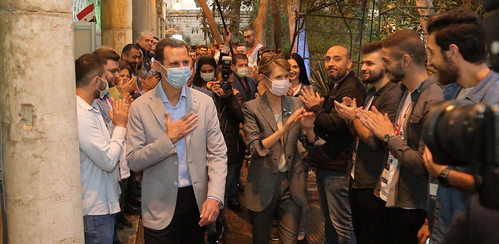 נשיא סוריה בשאר אל אסד ואישתו אסמה מבקרים בעלי עסקים בזמן הקורונה / צילום: Reuters, SalamPix/ABACAPRESS.COM