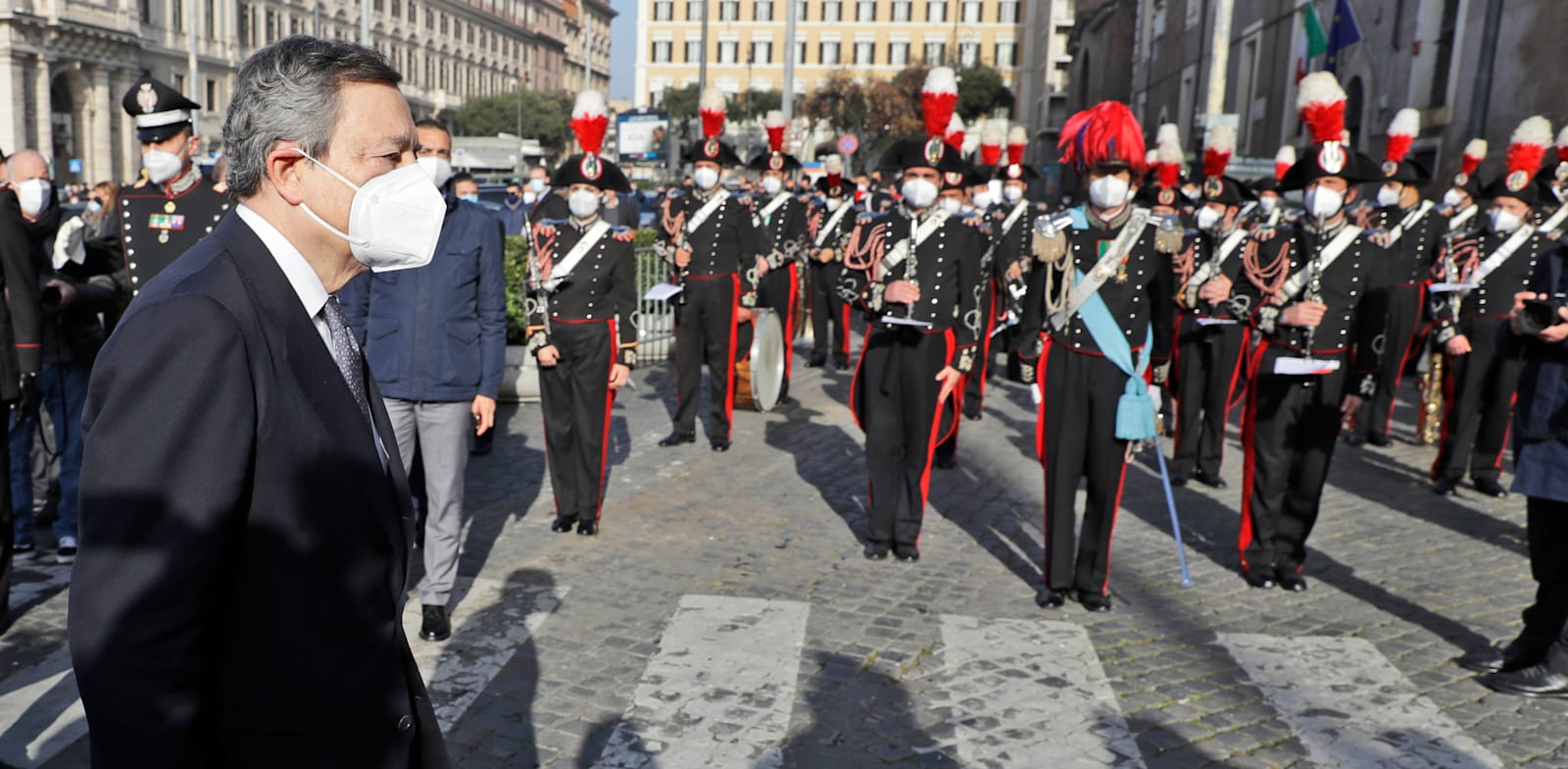 ראש הממשלה מריו דראגי ברומא / צילום: Associated Press, Andrew Medichin