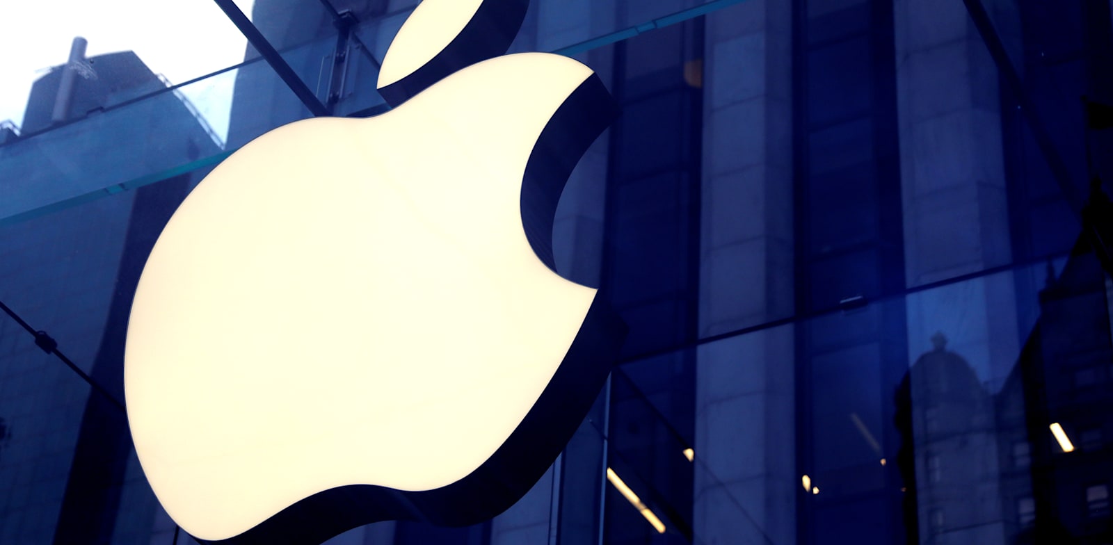 לוגו אפל / צילום: Reuters, Mike Segar