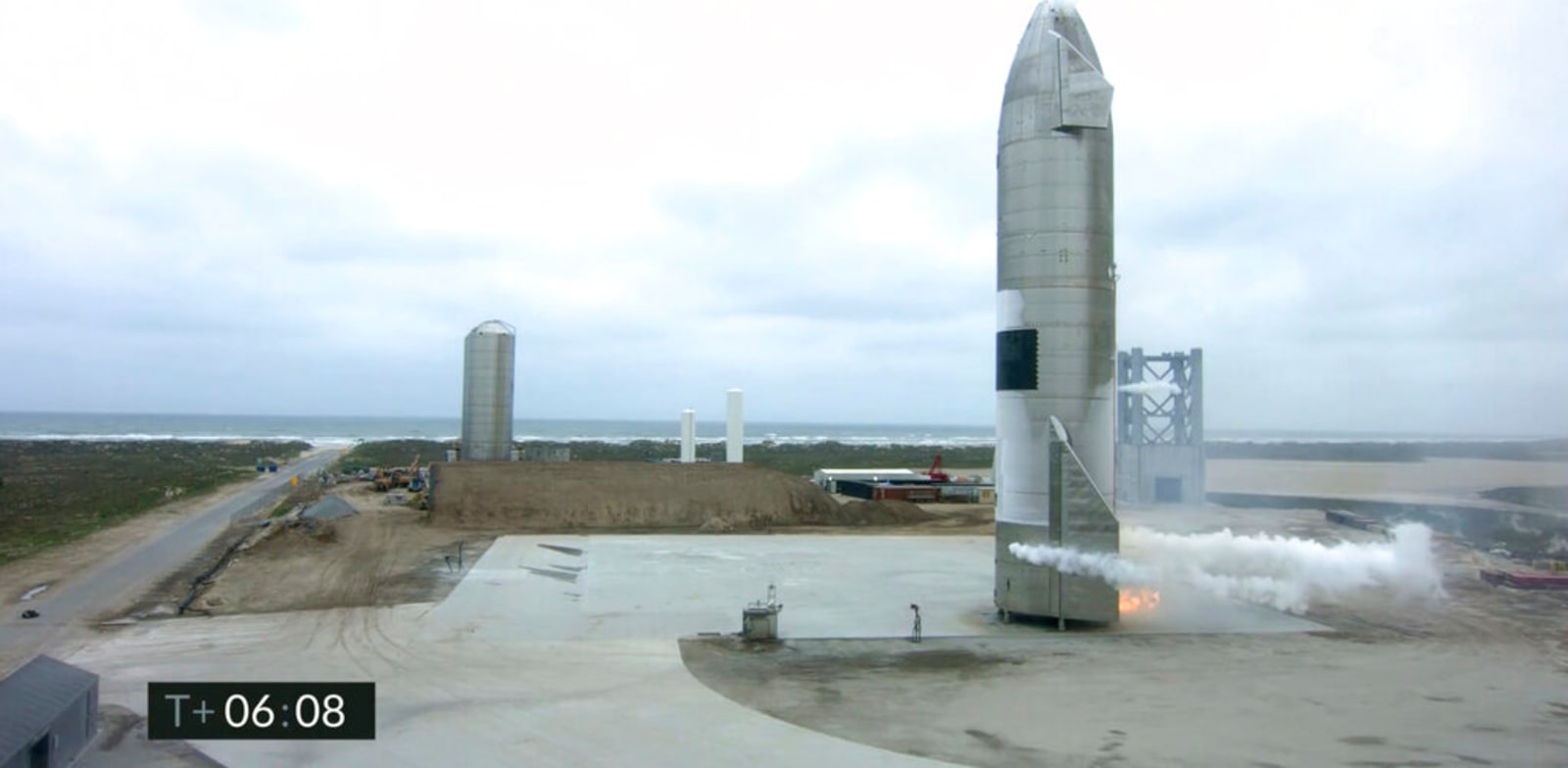 החללית של SpaceX לפני השיגור המוצלח / צילום: Associated Press