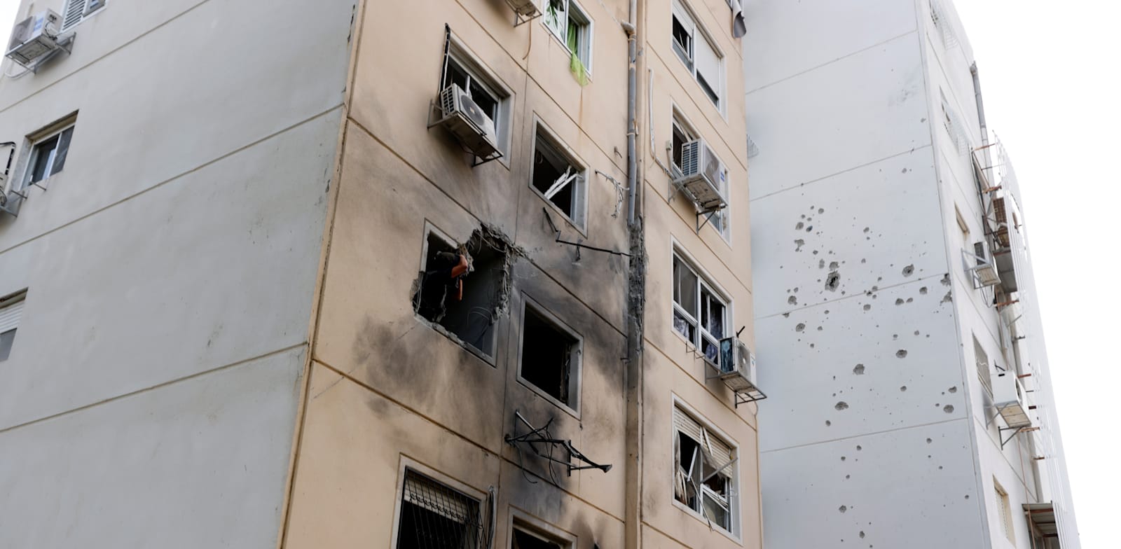 בניין באשקלון שנפגע מפגיעת טיל ששוגר מרצועת עזה / צילום: Reuters