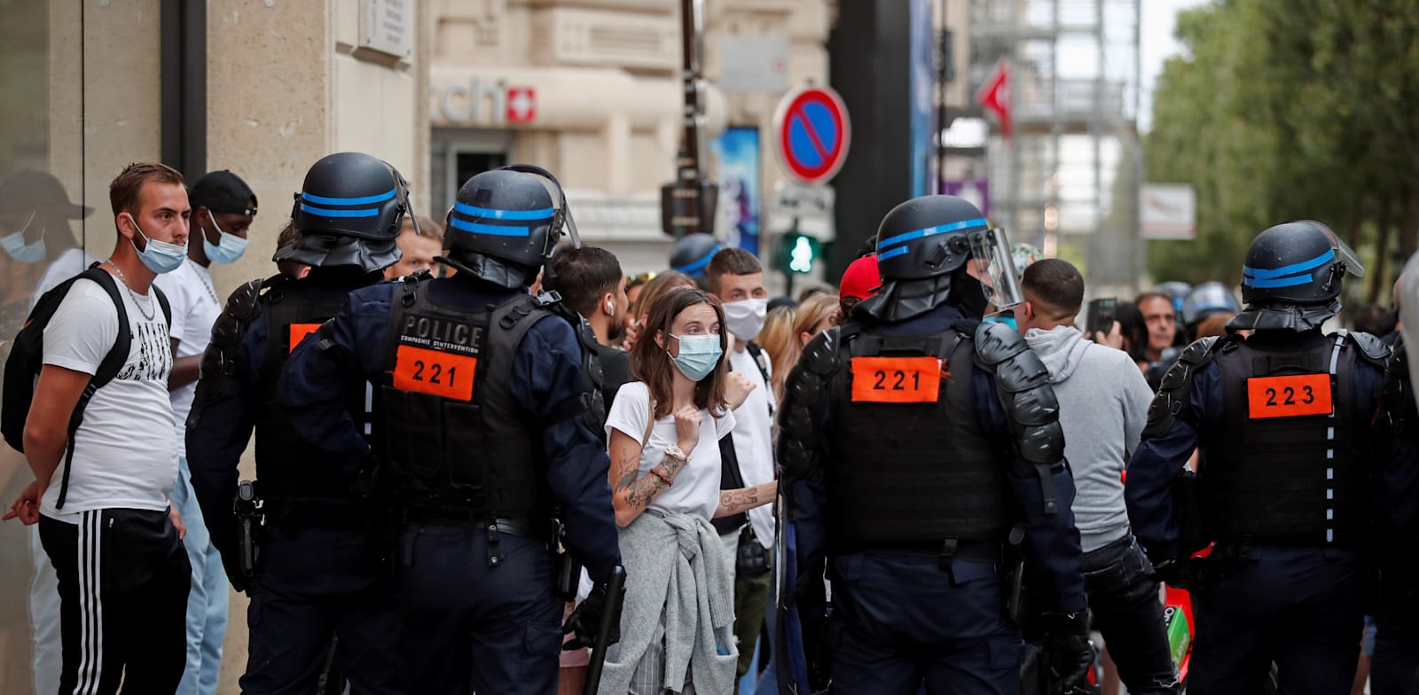 מפגינים וכוחות משטרה בפריז, אתמול / צילום: Reuters, Benoit Tessier