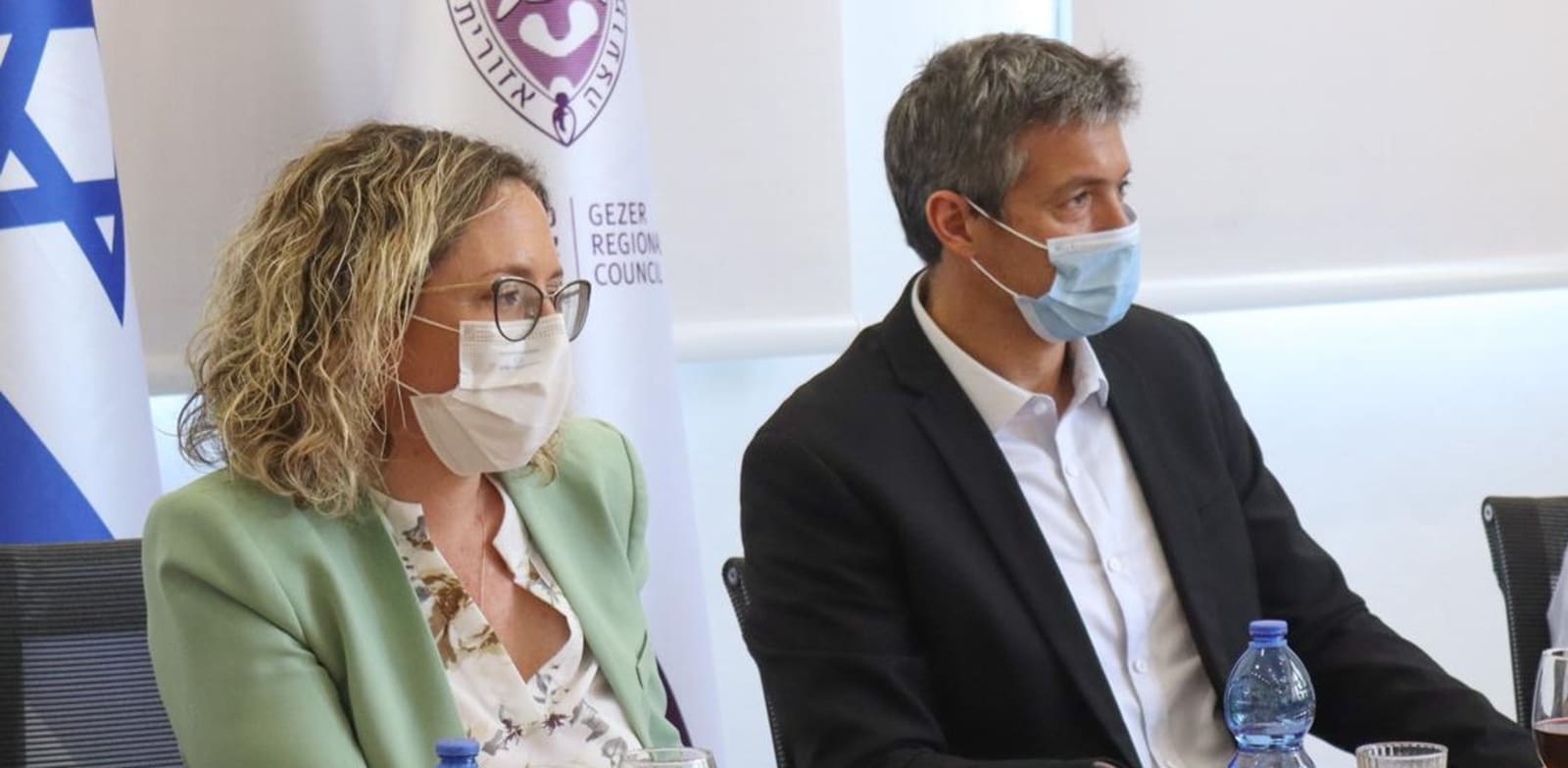 שר התקשורת יועז הנדל וראשת מועצת גזר, רותם ידלין / צילום: דוברות משרד התקשורת