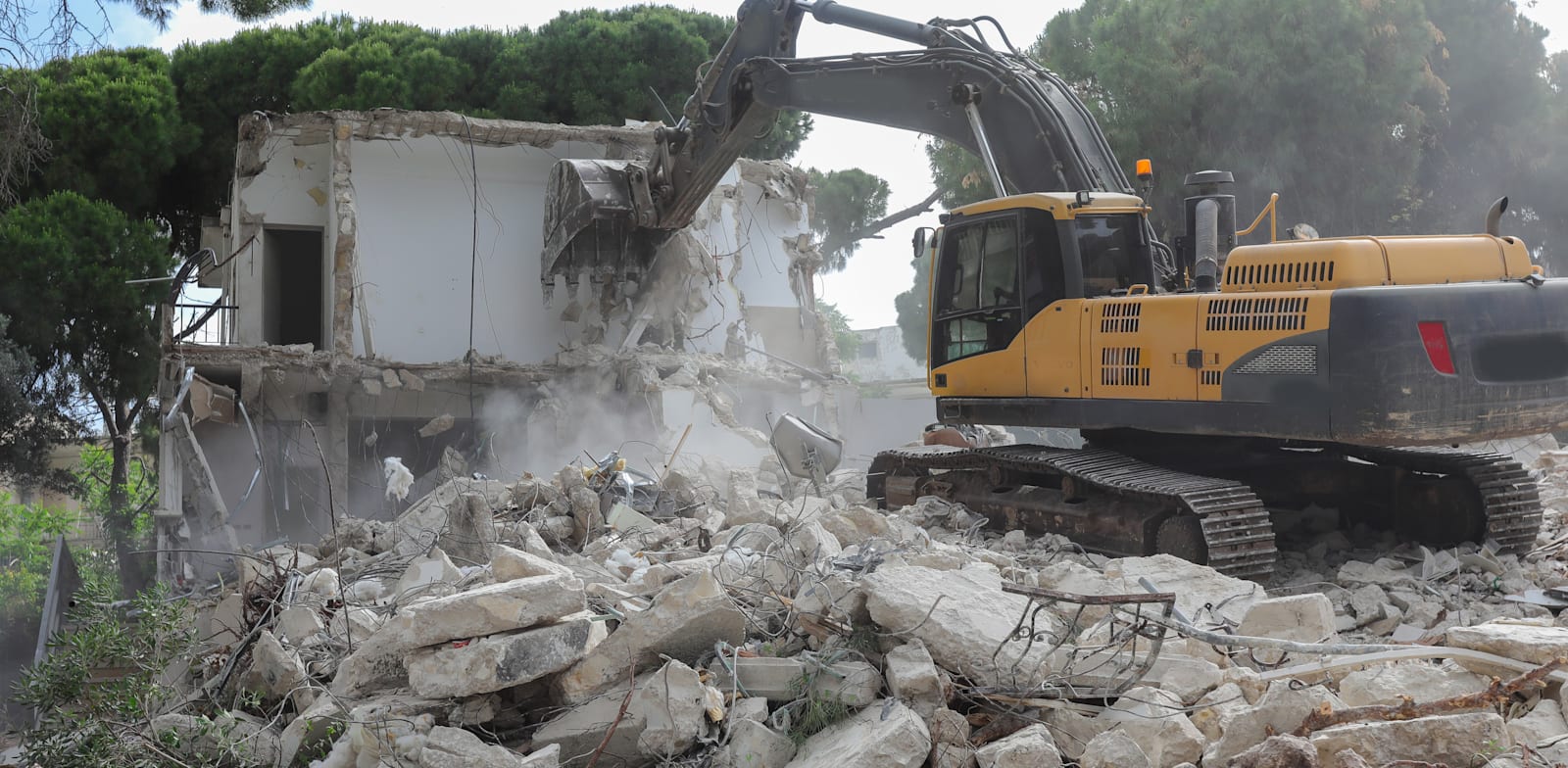 הריסה של בניין לטובת פרויקט פינוי-בינוי / צילום: Shutterstock