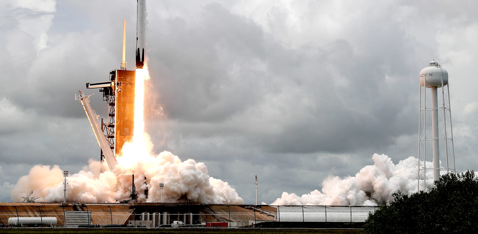 משגר פאלקון 9 של SpaceX / צילום: Associated Press, John Raoux