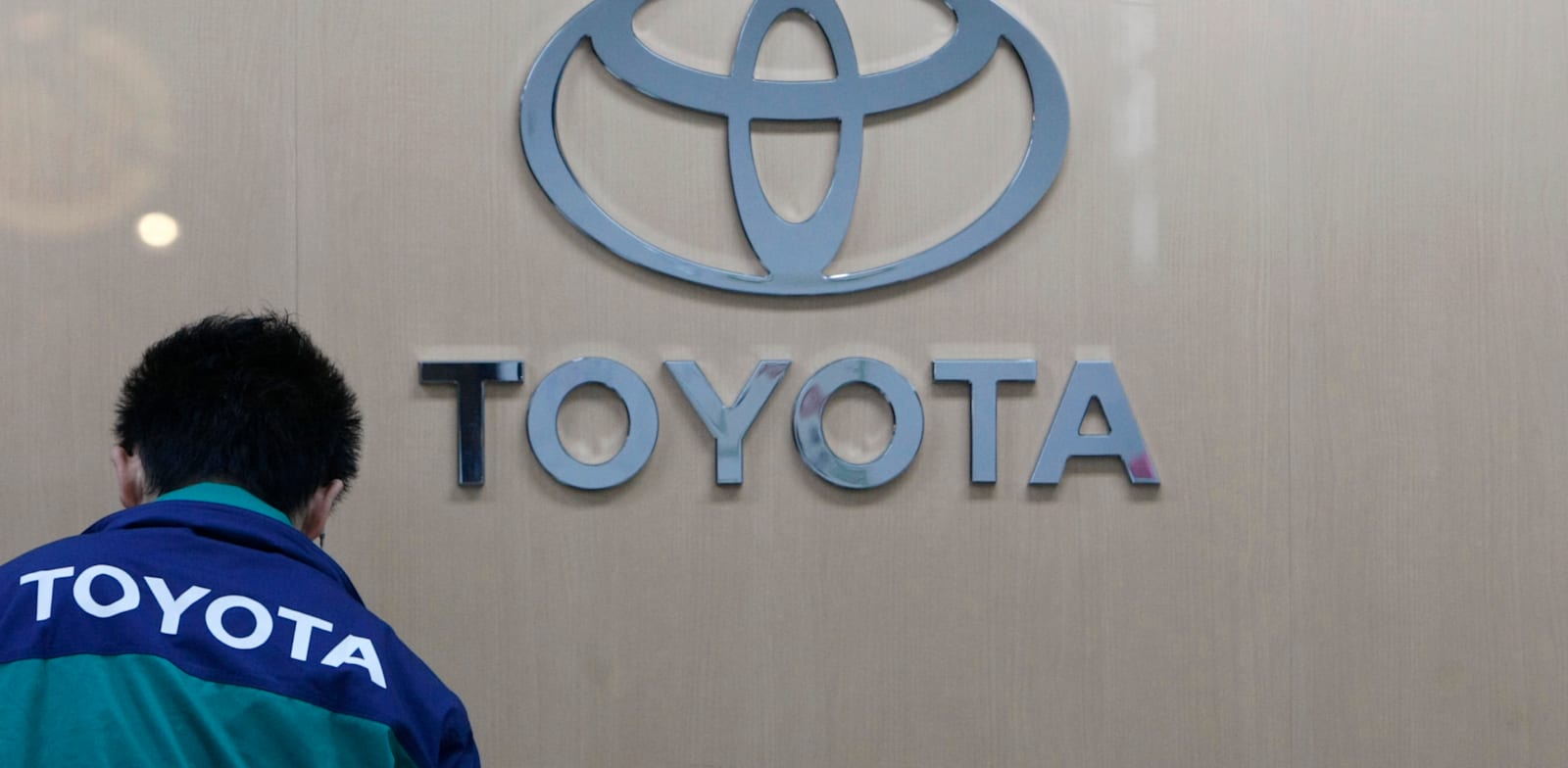 טויוטה. טוענת כי התשובה למשבר האקלים צריכה להיות לא רק רכבים חשמליים, אלא גם היברידיים / צילום: Reuters, Issei Kato